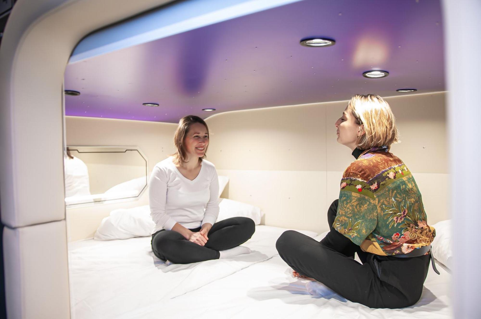 Av-3 Capsule Hotel キエフ エクステリア 写真