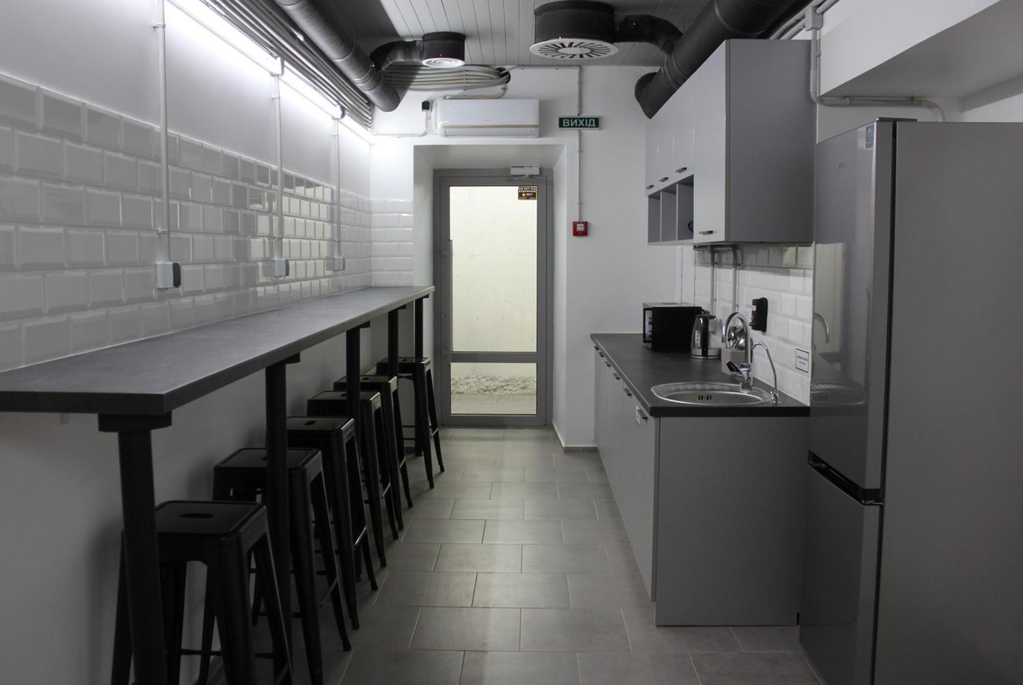 Av-3 Capsule Hotel キエフ エクステリア 写真