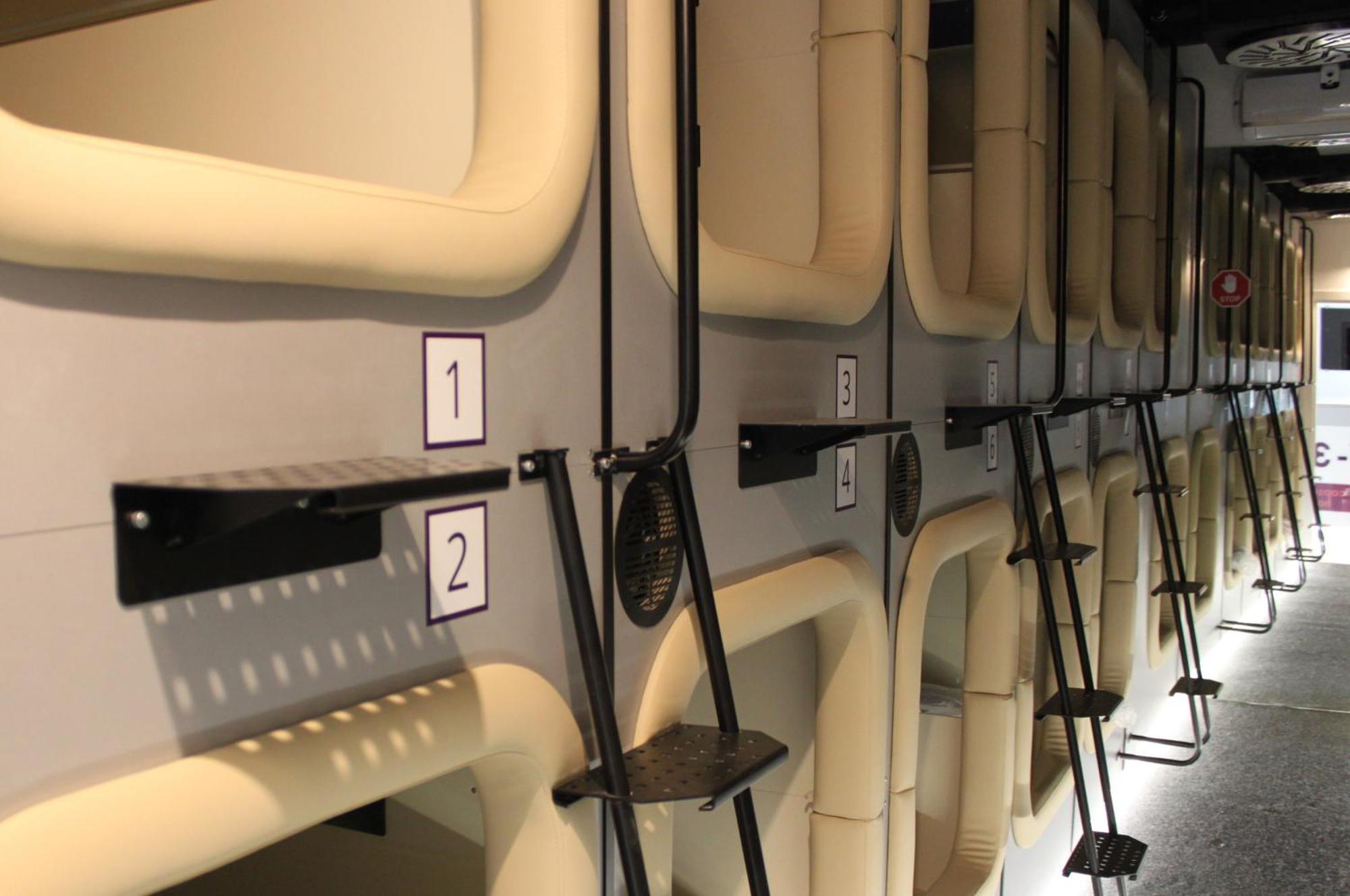 Av-3 Capsule Hotel キエフ エクステリア 写真
